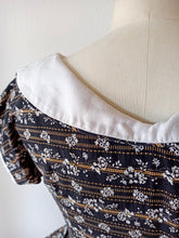 Load image into Gallery viewer, 1950s - KAY WINDSOR, USA - Adorable Floral Cotton Dress - W27 (68cm)
