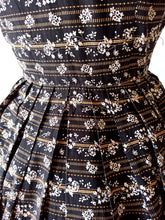 Load image into Gallery viewer, 1950s - KAY WINDSOR, USA - Adorable Floral Cotton Dress - W27 (68cm)
