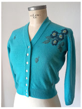 Cargar imagen en el visor de la galería, 1950s - BALLANTYNE, Scotland - Precious Cashmere Cardigan
