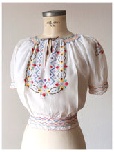 Load image into Gallery viewer, 1950s - Adorable Hungarian Embroidery Blouse - W31.5 (80cm)
