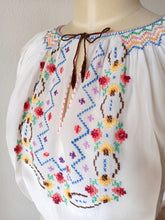Load image into Gallery viewer, 1950s - Adorable Hungarian Embroidery Blouse - W31.5 (80cm)
