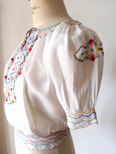 Load image into Gallery viewer, 1950s - Adorable Hungarian Embroidery Blouse - W31.5 (80cm)
