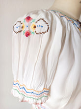 Load image into Gallery viewer, 1950s - Adorable Hungarian Embroidery Blouse - W31.5 (80cm)
