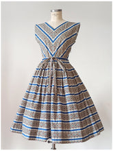 Charger l'image dans la galerie, 1940s 1950s - Spectacular Floral Cotton Dress - W28.5 (72cm)

