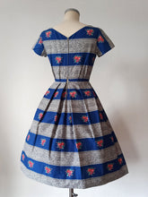Charger l'image dans la galerie, 1950s 1960s - GERMA, France - Stunning Roseprint Cotton Dress - W25 (64cm)
