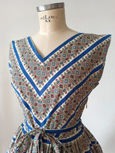 Charger l'image dans la galerie, 1940s 1950s - Spectacular Floral Cotton Dress - W28.5 (72cm)

