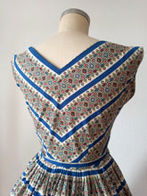 Charger l'image dans la galerie, 1940s 1950s - Spectacular Floral Cotton Dress - W28.5 (72cm)

