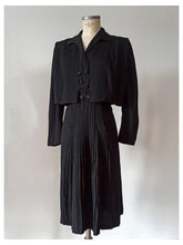 Cargar imagen en el visor de la galería, 1930s 1940s - Stunning Black Silk Bolero Dress - W34 (88cm)
