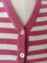 Cargar imagen en el visor de la galería, 1950s - BALLANTYNE, Scotland - Strawberry Cashmere Cardigan
