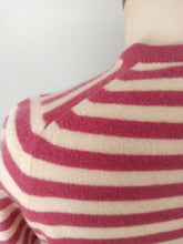 Cargar imagen en el visor de la galería, 1950s - BALLANTYNE, Scotland - Strawberry Cashmere Cardigan
