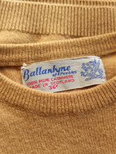 Cargar imagen en el visor de la galería, 1950s - BALLANTYNE, Scotland - Bronce Brown Cashmere Jumper
