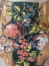 Cargar imagen en el visor de la galería, 1940s 1950s - Stunning Floral Bouquet Novelty Rayon Dress - W27 (68cm)
