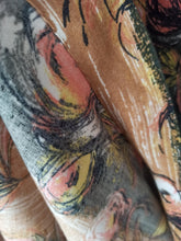 Cargar imagen en el visor de la galería, 1940s 1950s - Stunning Floral Bouquet Novelty Rayon Dress - W27 (68cm)
