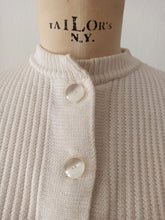 Charger l'image dans la galerie, 1950s - CASTAÑER, Spain - Deadstock White Cropped Cardigan - Sz 1
