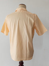 Cargar imagen en el visor de la galería, 1940s 1950s - Deadstock Peach Flap Pockets Shirt - Sz 3
