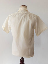 Charger l'image dans la galerie, 1950s - LEO, Spain - Deadstock Nylon Goldfix Shirt with Box - Sz M/L
