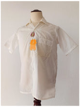 Charger l'image dans la galerie, 1950s - LEO, Spain - Deadstock Nylon Shirt with Box - Sz M/L
