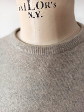 Cargar imagen en el visor de la galería, 1950s 1960s - JAEGER - Grey Cashmere Jumper - Sz 34
