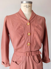 Cargar imagen en el visor de la galería, 1940s - Gorgeous Light Brick Gabardine Dress - W30 (76cm)

