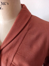 Cargar imagen en el visor de la galería, 1940s - Gorgeous Light Brick Gabardine Dress - W30 (76cm)
