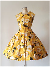 Charger l'image dans la galerie, 1950s - Spectacular Roseprint Cotton Dress - W27.5 (70cm)
