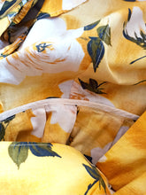 Charger l'image dans la galerie, 1950s - Spectacular Roseprint Cotton Dress - W27.5 (70cm)
