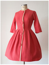 Laden Sie das Bild in den Galerie-Viewer, 1950s 1960s - Adorable Coral Wool Dress - W27.5 (70cm)
