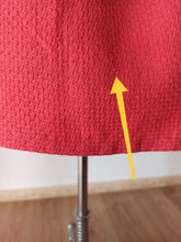 Laden Sie das Bild in den Galerie-Viewer, 1950s 1960s - Adorable Coral Wool Dress - W27.5 (70cm)
