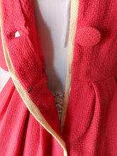 Laden Sie das Bild in den Galerie-Viewer, 1950s 1960s - Adorable Coral Wool Dress - W27.5 (70cm)
