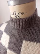 Charger l'image dans la galerie, 1940s - Fabulous Back Zipper Wool Sweater
