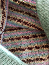 Cargar imagen en el visor de la galería, 1950s 1960s - Gorgeous Hand Knitted Back Zipper Jumper

