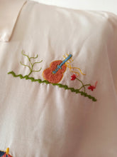 Cargar imagen en el visor de la galería, 1950s - Gorgeous Embroidery Rayon Blouse - W35 (90cm)
