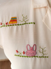 Cargar imagen en el visor de la galería, 1950s - Gorgeous Embroidery Rayon Blouse - W35 (90cm)
