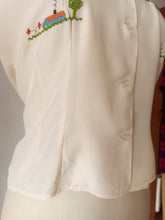 Cargar imagen en el visor de la galería, 1950s - Gorgeous Embroidery Rayon Blouse - W35 (90cm)
