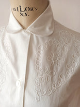 Laden Sie das Bild in den Galerie-Viewer, 1950s - NOVELSTYL-BOUSSAC, France - Exquisite Embroidery Blouse - W31 (82cm)
