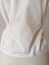 Laden Sie das Bild in den Galerie-Viewer, 1950s - NOVELSTYL-BOUSSAC, France - Exquisite Embroidery Blouse - W31 (82cm)
