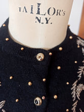Charger l'image dans la galerie, 1950s 1960s - KIMESON, Hong Kong - Stunning Beaded Wool Cardigan
