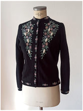 Charger l'image dans la galerie, 1950s 1960s - KING, Hong Kong - Stunning Beaded Grapes Wool Cardigan
