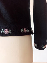 Charger l'image dans la galerie, 1950s 1960s - KING, Hong Kong - Stunning Beaded Grapes Wool Cardigan
