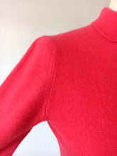 Charger l'image dans la galerie, 1950s - BARRIE, Scotland - Gorgeous Coral Cashmere Cardigan - Sz 34
