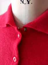 Charger l'image dans la galerie, 1950s - BARRIE, Scotland - Gorgeous Coral Cashmere Cardigan - Sz 34
