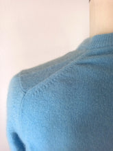 Charger l'image dans la galerie, 1950s - LYLE &amp; SCOTT, Scotland - Adorable Blue Cashmere Cardigan
