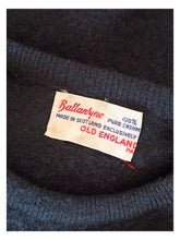 Charger l'image dans la galerie, 1950s - BALLANTYNE, Scotland - Black Cashmere Jumper
