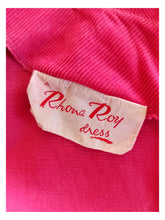 Laden Sie das Bild in den Galerie-Viewer, 1950s - RHONA ROY, USA - Adorable Pink Corduroy Dress - W24.5 (62cm)
