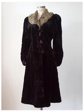 Charger l'image dans la galerie, 1930s 1940s - THIEMANN, Germany - Stunning Fur Coat

