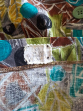 Load image into Gallery viewer, 1950s - Fabulous Novelty Print Cotton Top - Sz 44
