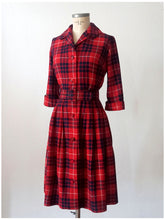 Charger l'image dans la galerie, 1950s - Gorgeous Red Tartan Flannel Dress - W26 (66cm)
