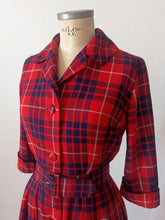 Charger l'image dans la galerie, 1950s - Gorgeous Red Tartan Flannel Dress - W26 (66cm)
