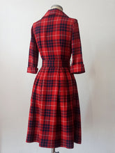 Charger l'image dans la galerie, 1950s - Gorgeous Red Tartan Flannel Dress - W26 (66cm)
