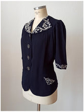 Laden Sie das Bild in den Galerie-Viewer, 1940s - Gorgeous Blue Crepe Blouse - W35 (90cm)
